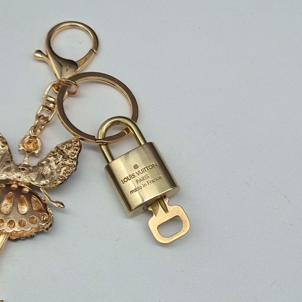 Authentic Louis Vuitton Gold Padlock 🔑 Unbranded Fairy Keychain Bag Charm LV - Picture 5 of 8